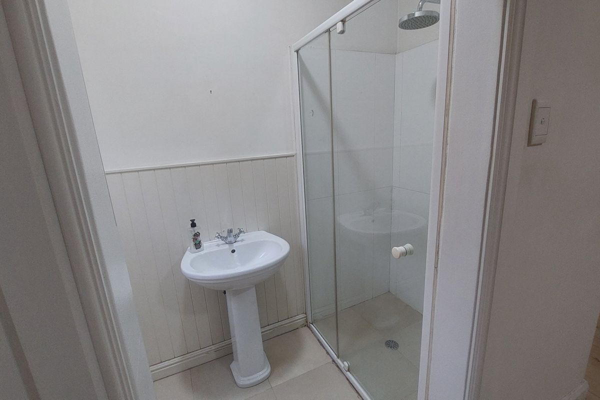 A beautiful, stylish and spacious apartment for sale in Glenwood - Photo 4