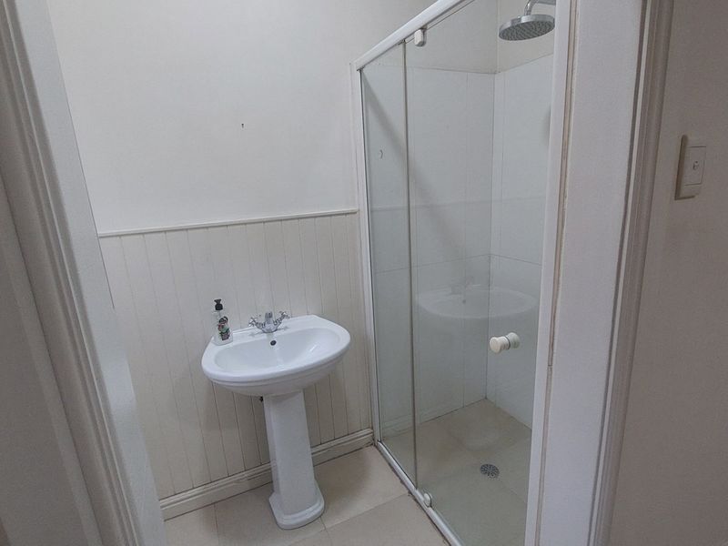 A beautiful, stylish and spacious apartment for sale in Glenwood - Photo 4