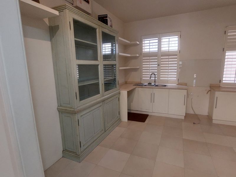 A beautiful, stylish and spacious apartment for sale in Glenwood - Photo 3