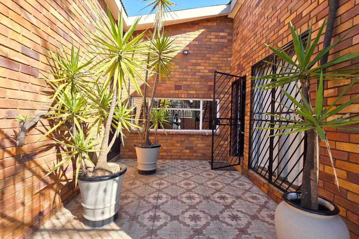 Standard Face Brick Home for Sale in Laudium - Photo 3