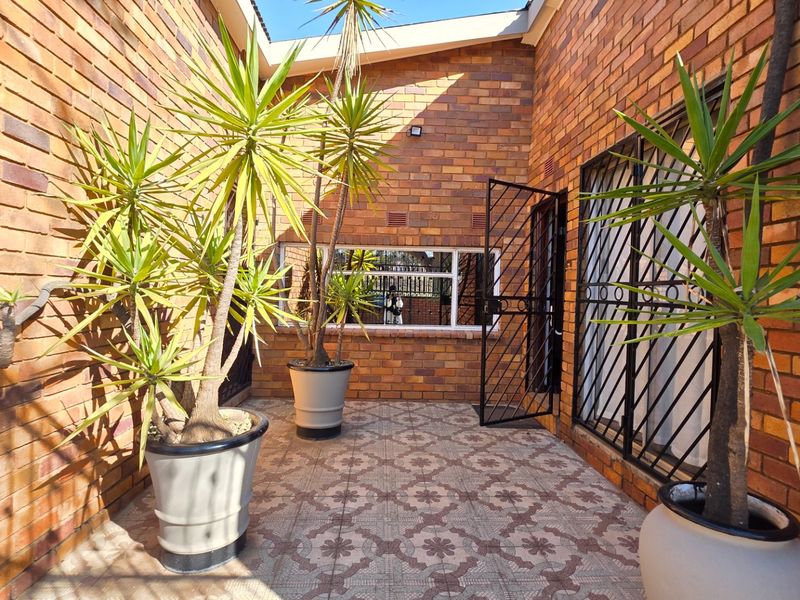 Standard Face Brick Home for Sale in Laudium - Photo 3