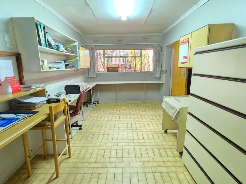 Standard Face Brick Home for Sale in Laudium - Photo 10