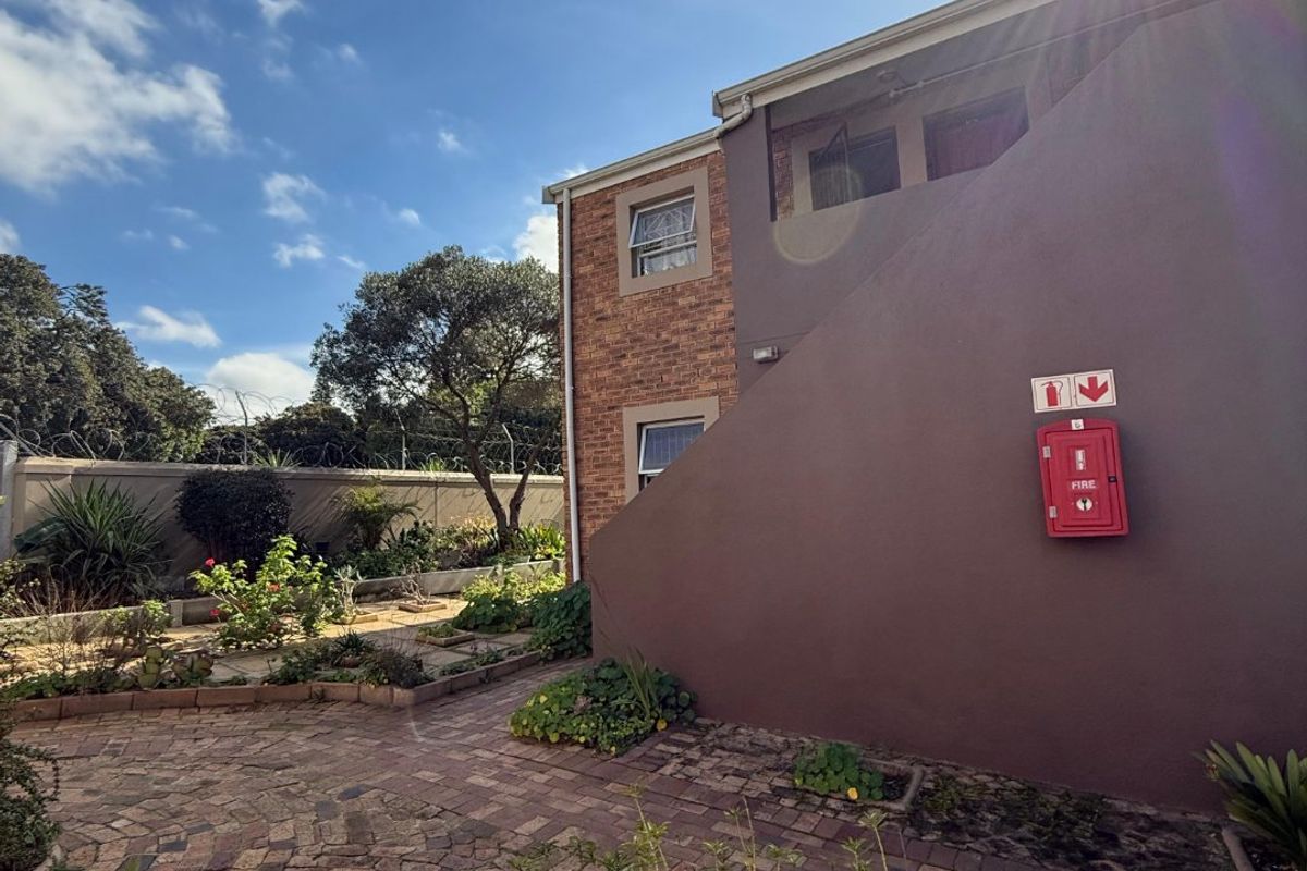 1 BEDROOM APARTMENT WITH GARAGE IN WILGERPARK - Photo 3