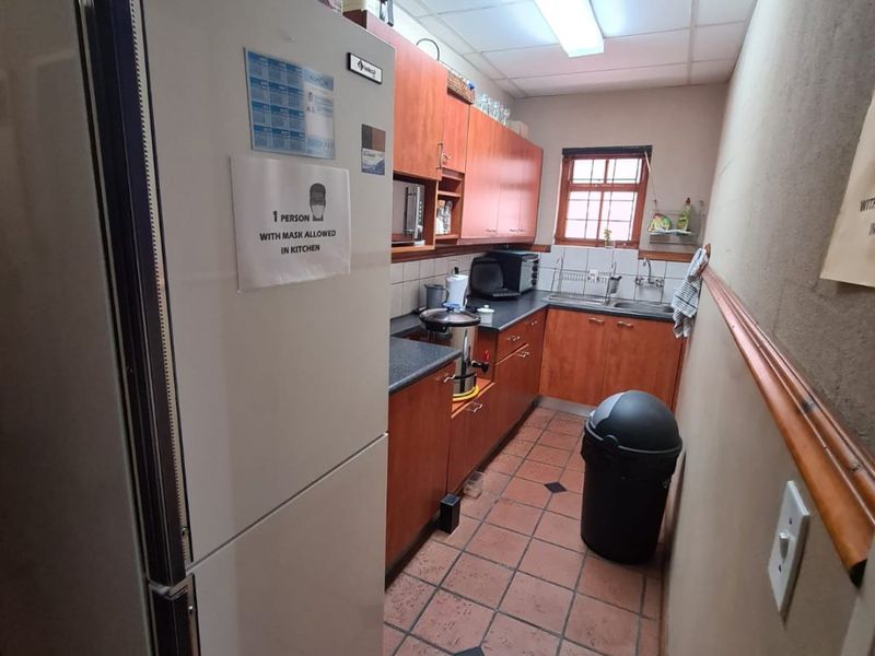 Office Space for Rent – 40 sqm with Boardroom, Reception & Air Conditioning - Photo 8