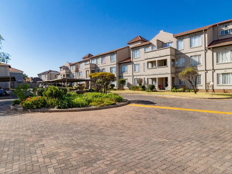 Discover Your Oasis in Edenglen! - Photo 2