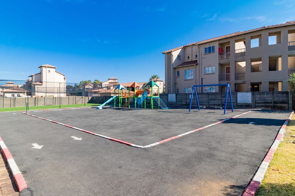 Discover Your Oasis in Edenglen! - Photo 4