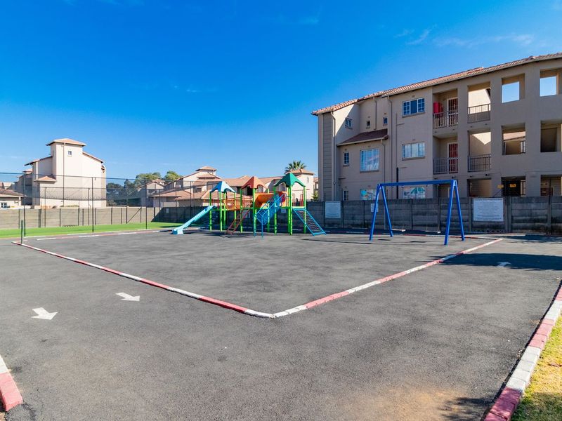 Discover Your Oasis in Edenglen! - Photo 4