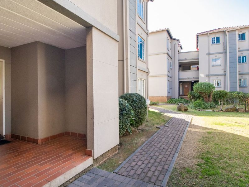 Discover Your Oasis in Edenglen! - Photo 9