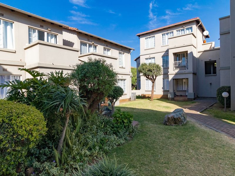 Discover Your Oasis in Edenglen! - Photo 7