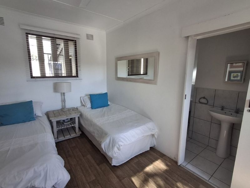 Pristine Townhouse in the much sought after Tibouchina complex, boasting upper-level Ocean vistas!! And BONUS separate guest suite accommodation!!! - Photo 4