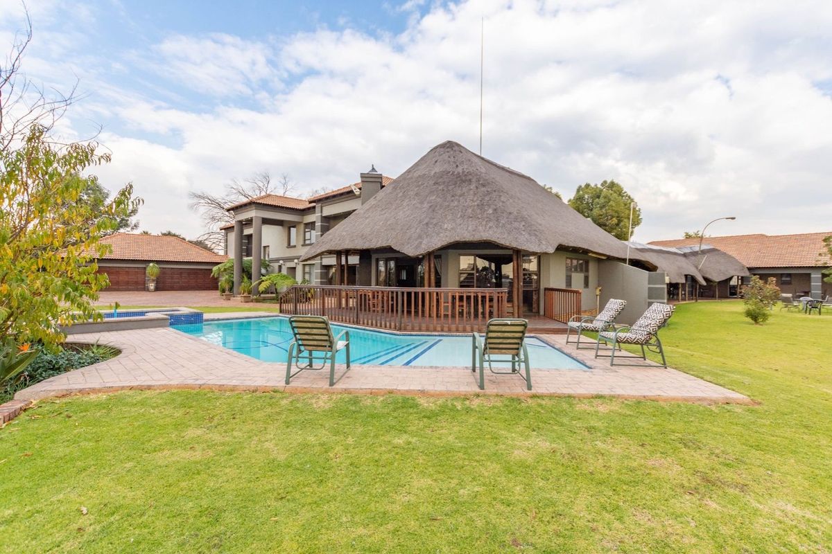 Impeccable Residence with Dual-Purpose Living and Rental Possibilities. - Photo 2