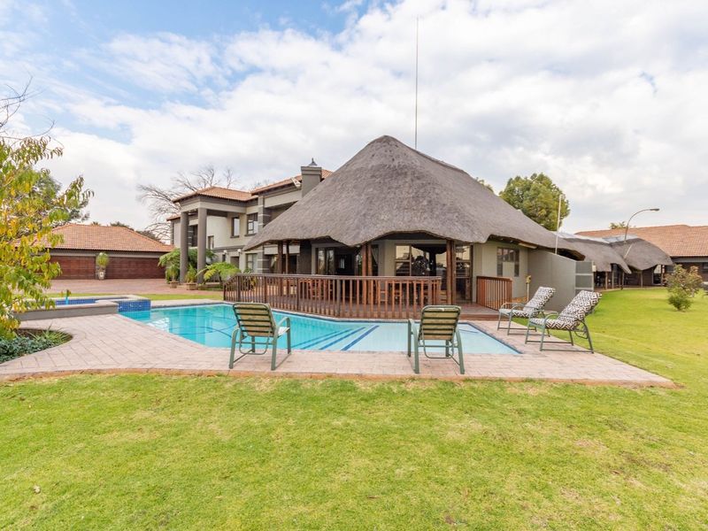 Impeccable Residence with Dual-Purpose Living and Rental Possibilities. - Photo 2