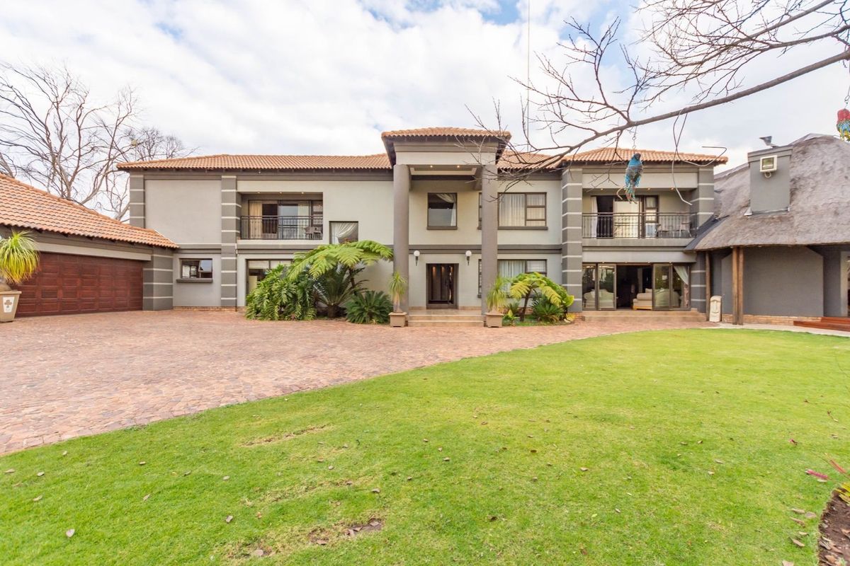 Impeccable Residence with Dual-Purpose Living and Rental Possibilities. - Photo 3