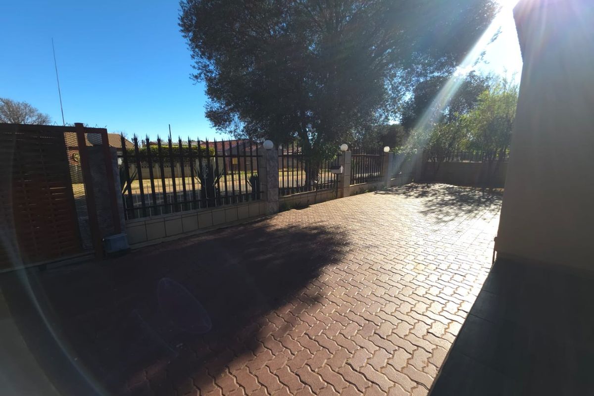 3 Bedroom House in Randlespark - Photo 3