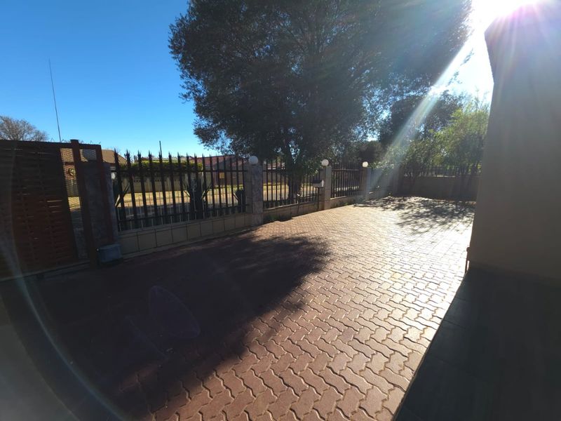 3 Bedroom House in Randlespark - Photo 3