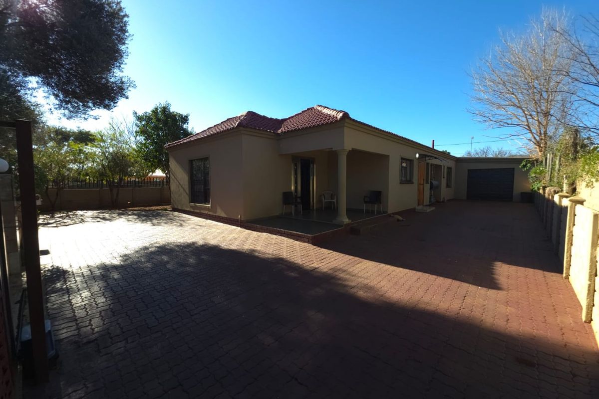 3 Bedroom House in Randlespark - Photo 2