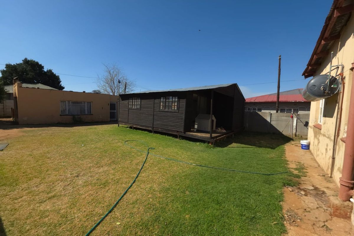 3-Bedroom Home + Flat For Sale – Oudorp, Klerksdorp - Photo 4