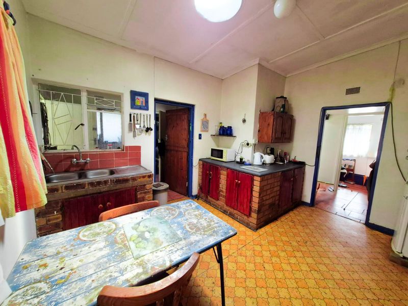 Neat and Spacious 3 Bedroom 2 Bathroom Home For Sale - Photo 9