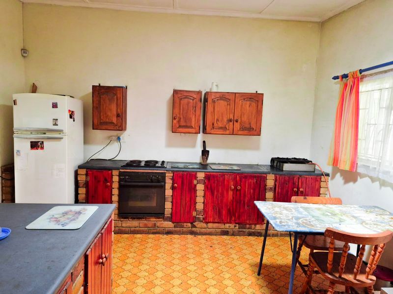 Neat and Spacious 3 Bedroom 2 Bathroom Home For Sale - Photo 8