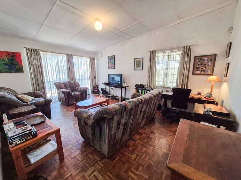 Neat and Spacious 3 Bedroom 2 Bathroom Home For Sale - Photo 7