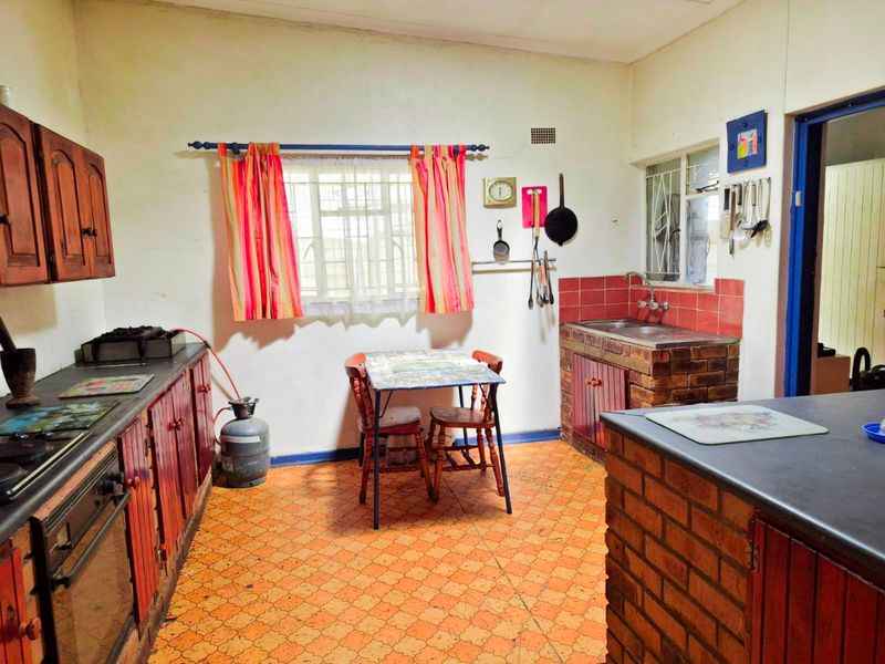 Neat and Spacious 3 Bedroom 2 Bathroom Home For Sale - Photo 10