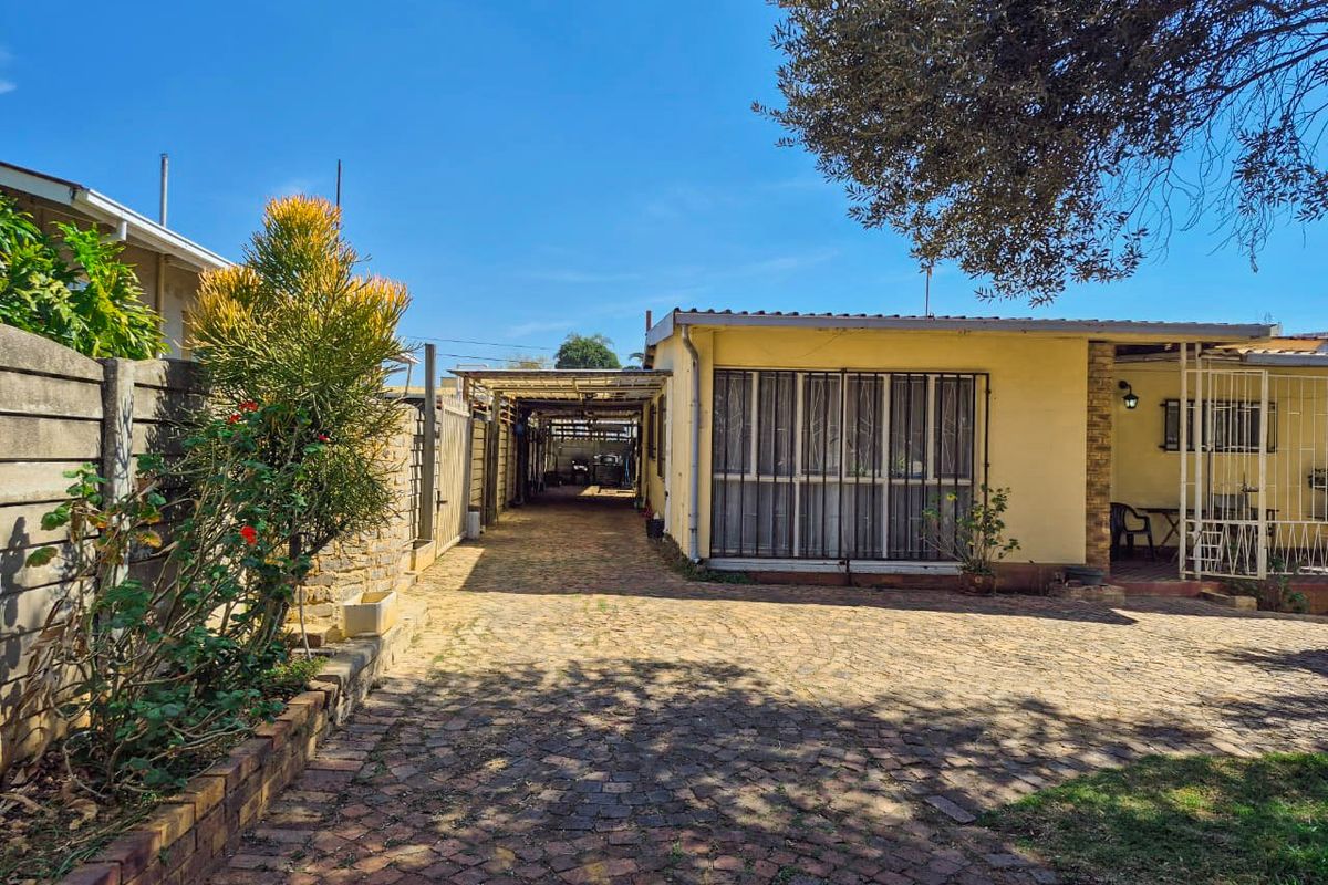 Neat and Spacious 3 Bedroom 2 Bathroom Home For Sale - Photo 2