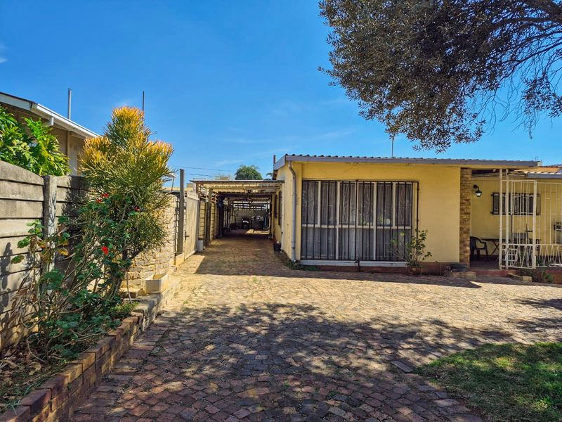 Neat and Spacious 3 Bedroom 2 Bathroom Home For Sale - Photo 2