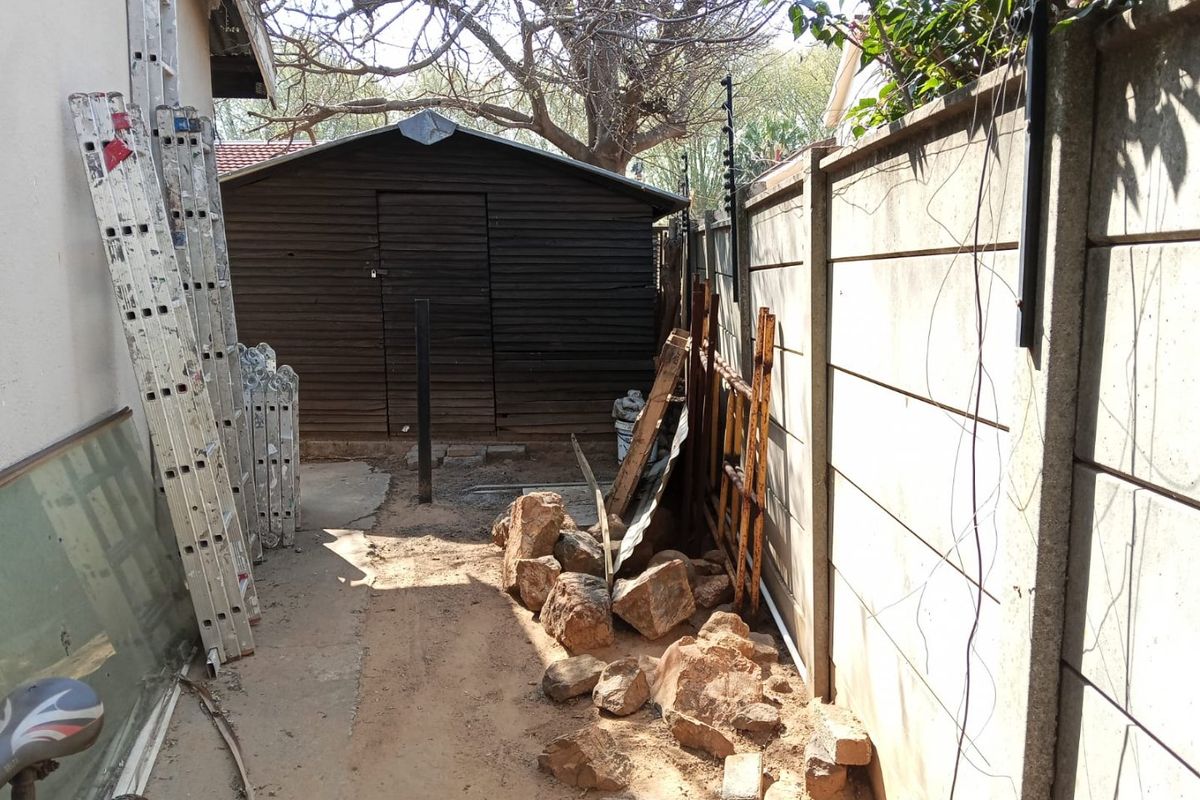 Spacious 4-Bedroom Freestanding Home in a Prime Location   - Photo 5