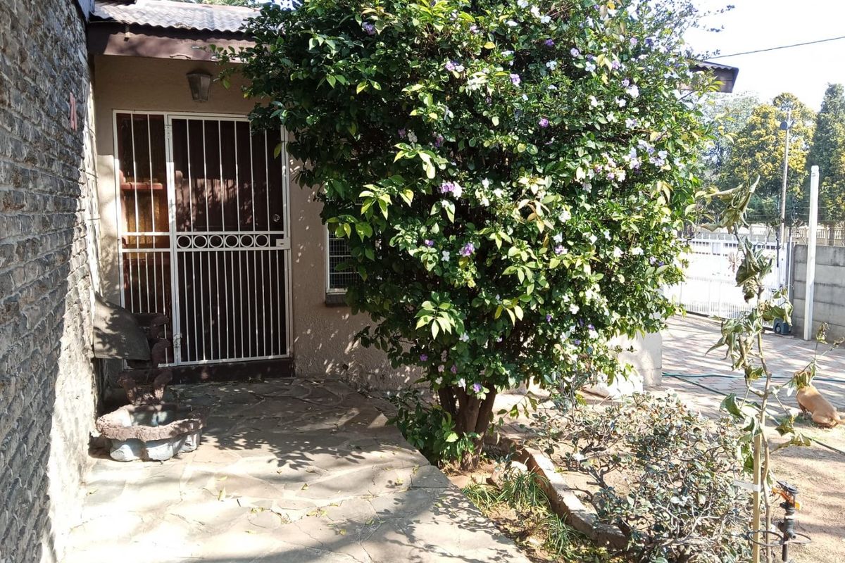 Spacious 4-Bedroom Freestanding Home in a Prime Location   - Photo 3