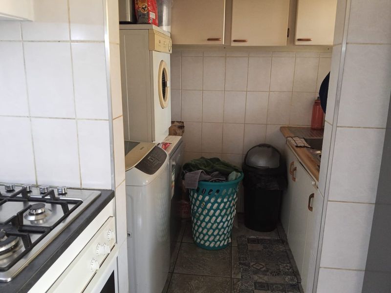 Spacious 4-Bedroom Freestanding Home in a Prime Location   - Photo 10