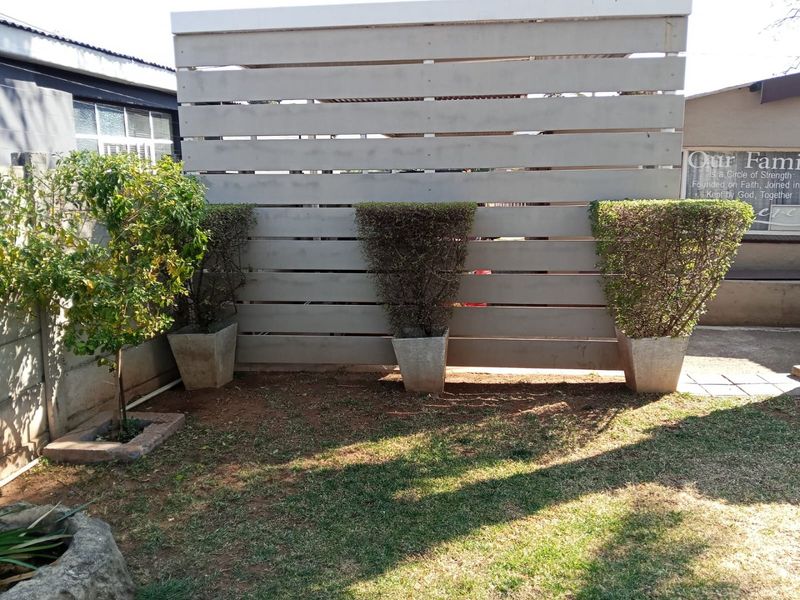 Spacious 4-Bedroom Freestanding Home in a Prime Location   - Photo 6