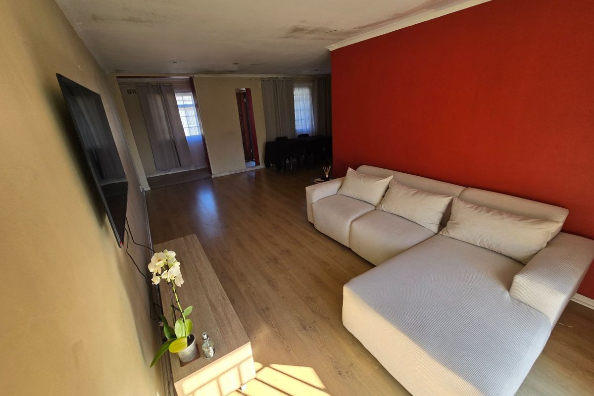 Spacious and Gracious home - Photo 5