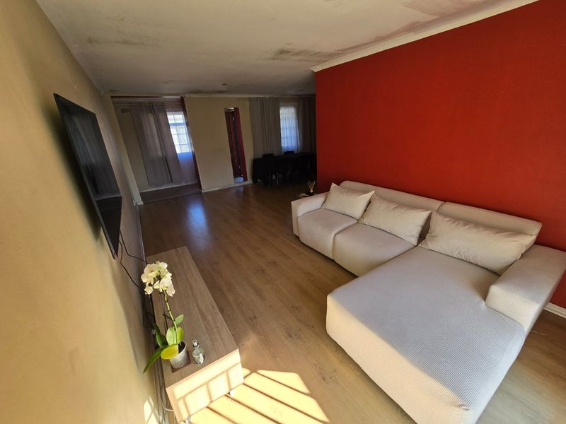 Spacious and Gracious home - Photo 5