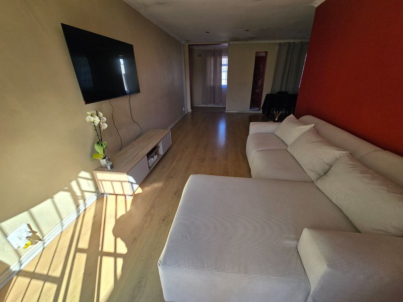 Spacious and Gracious home - Photo 4