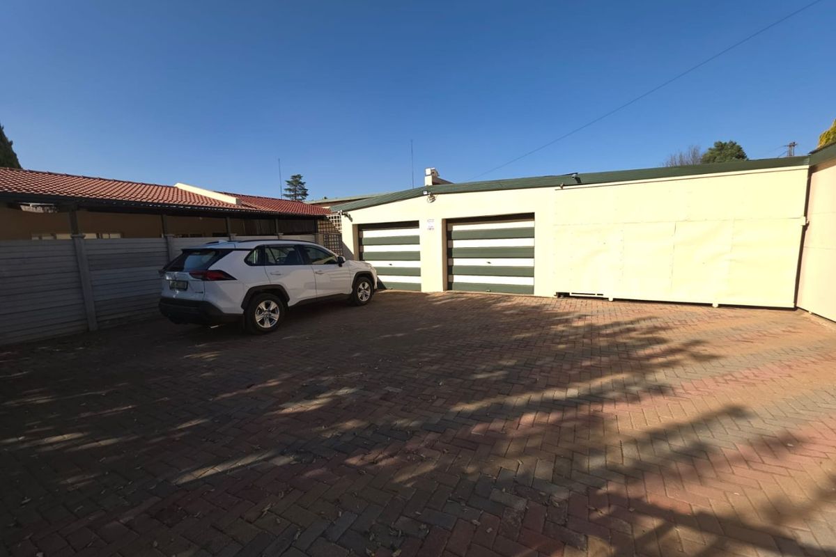 Exceptional 3-in-1 Property with Pool, Entertainment & Investment Potential - Photo 5