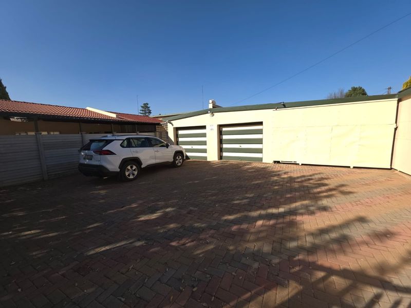 Exceptional 3-in-1 Property with Pool, Entertainment & Investment Potential - Photo 5