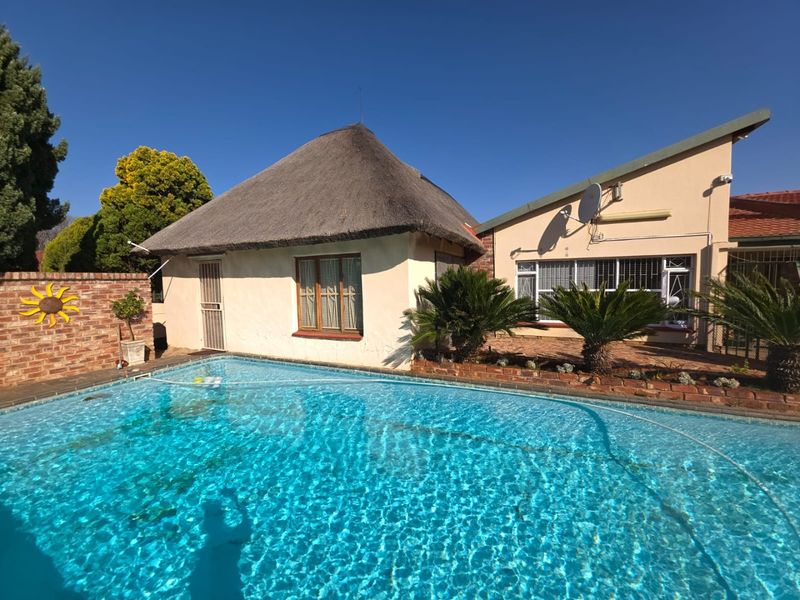 Exceptional 3-in-1 Property with Pool, Entertainment & Investment Potential - Photo 4