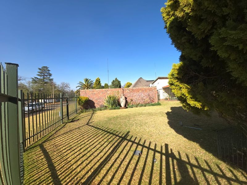 Exceptional 3-in-1 Property with Pool, Entertainment & Investment Potential - Photo 7