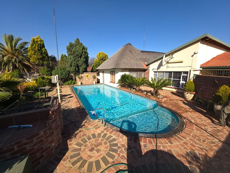 Exceptional 3-in-1 Property with Pool, Entertainment & Investment Potential - Photo 3