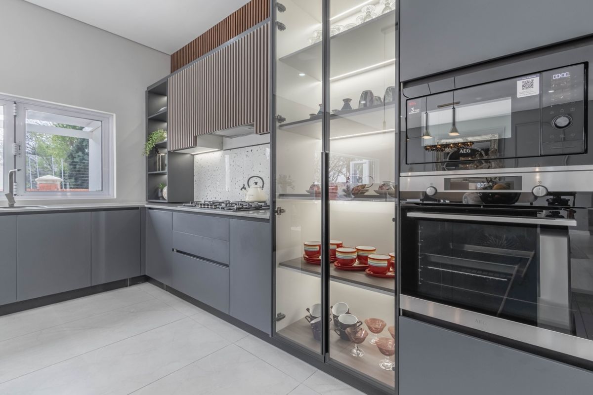 MODERN FOUR BEDROOM HOUSE FOR SALE IN SOUGHT AFTER ESTATE NEXT TO BENONI COUNTRY CLUB !!NO TRANSFER DUTY!! - Photo 4