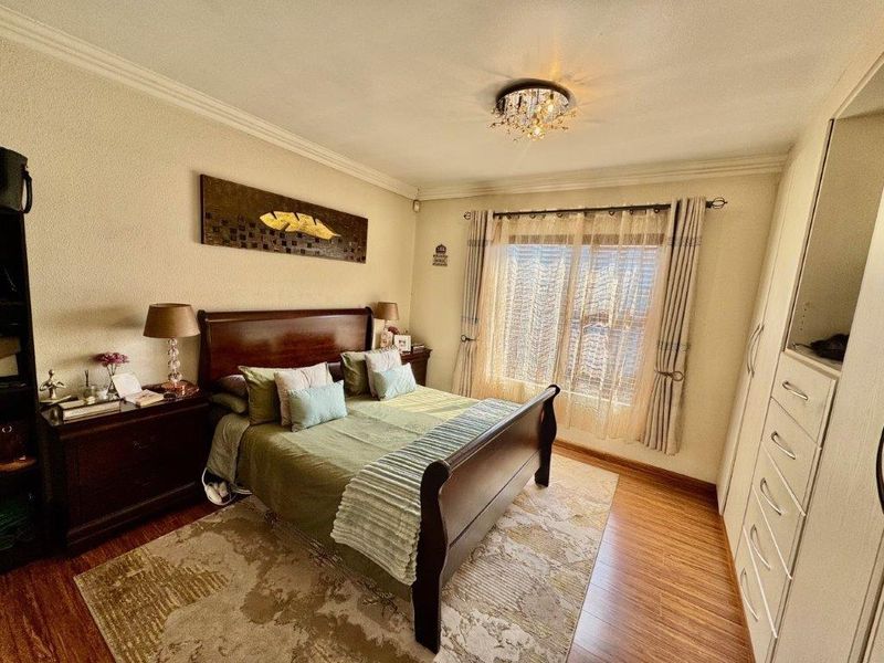 MODERN 3-BEDROOM TOWNHOUSE FOR SALE IN BARTLETT - Photo 10