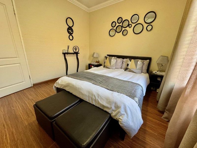 MODERN 3-BEDROOM TOWNHOUSE FOR SALE IN BARTLETT - Photo 7