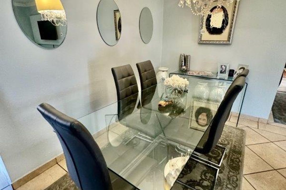 MODERN 3-BEDROOM TOWNHOUSE FOR SALE IN BARTLETT - Photo 2