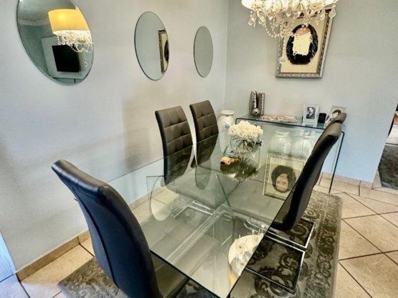 MODERN 3-BEDROOM TOWNHOUSE FOR SALE IN BARTLETT - Photo 2