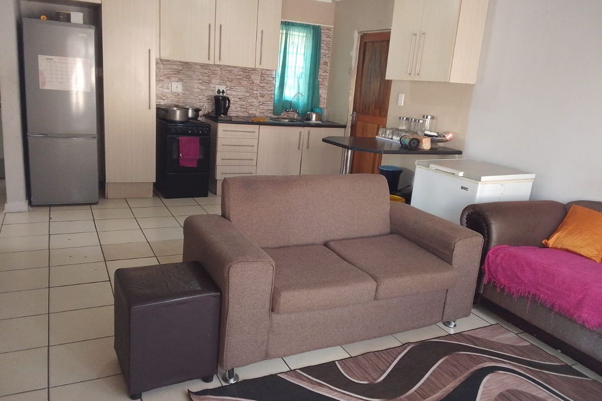 Secure, comfort Stay  in Vista Park, Bloemfontein  - Photo 3