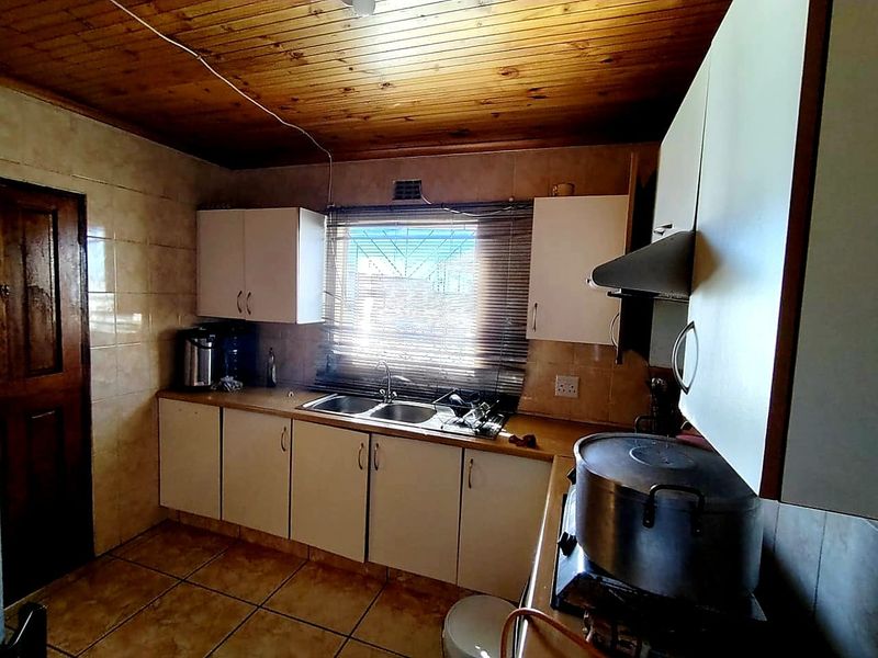 4 Bedroom House For Sale in Rosedale Mdantsane - Photo 6