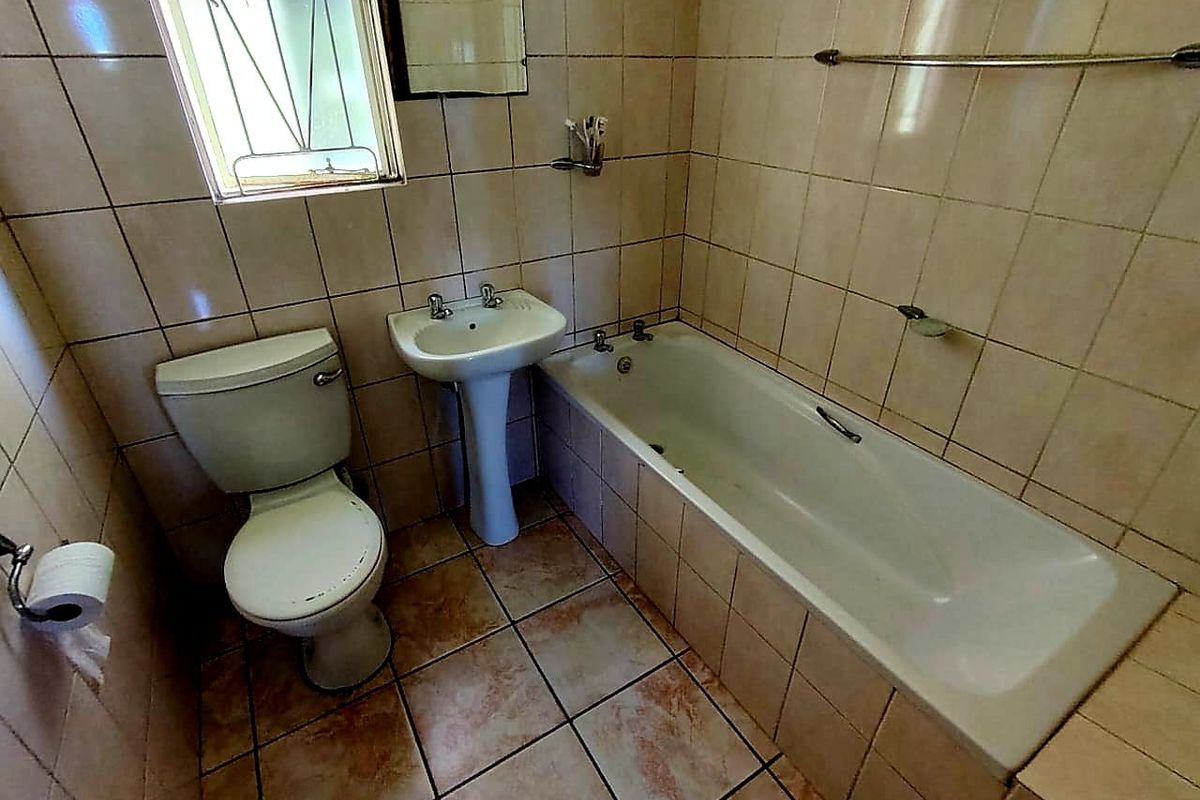 4 Bedroom House For Sale in Rosedale Mdantsane - Photo 4