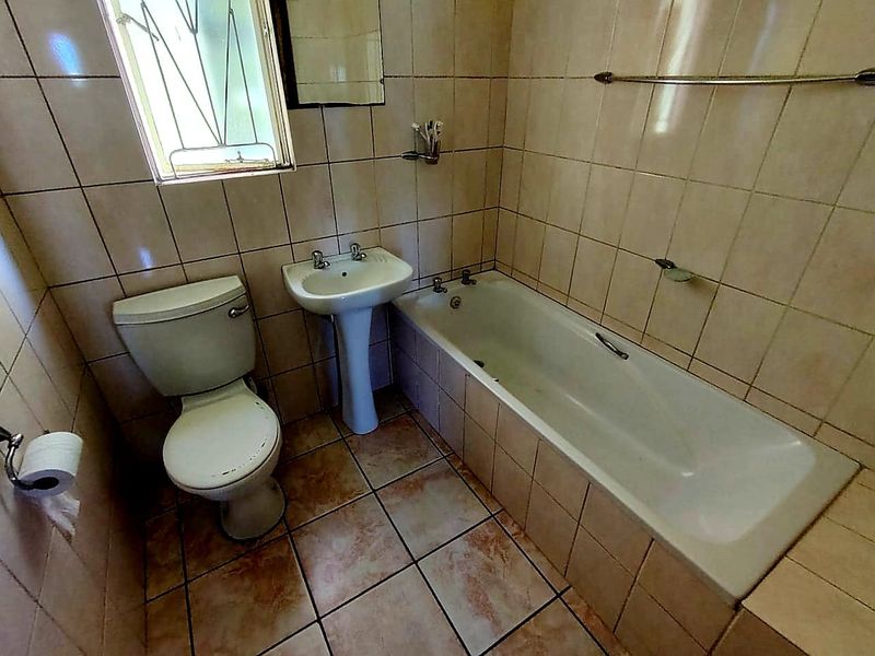 4 Bedroom House For Sale in Rosedale Mdantsane - Photo 4
