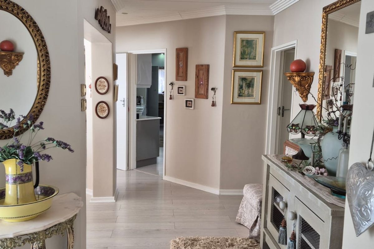 Spacious House With Flat - Central Hartenbos - Photo 2