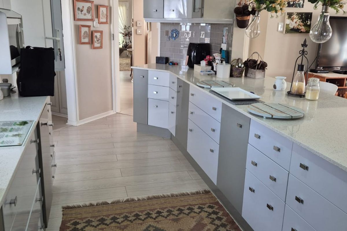 Spacious House With Flat - Central Hartenbos - Photo 4